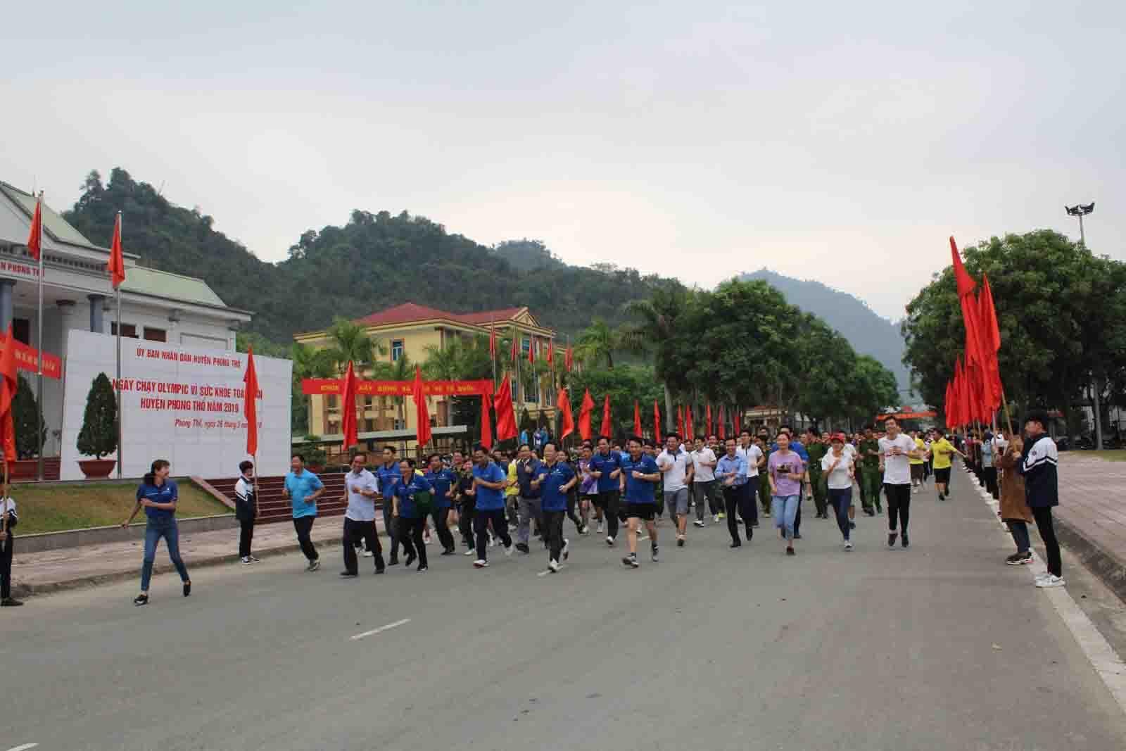 Các đại biểu tham gia Ngày chạy Olympic toàn dân